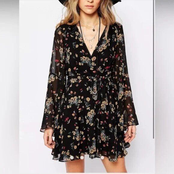Free People Lilou Floral Mini Dress Women’s Small Boho Bell Sleeve Babydoll - Picture 1 of 10